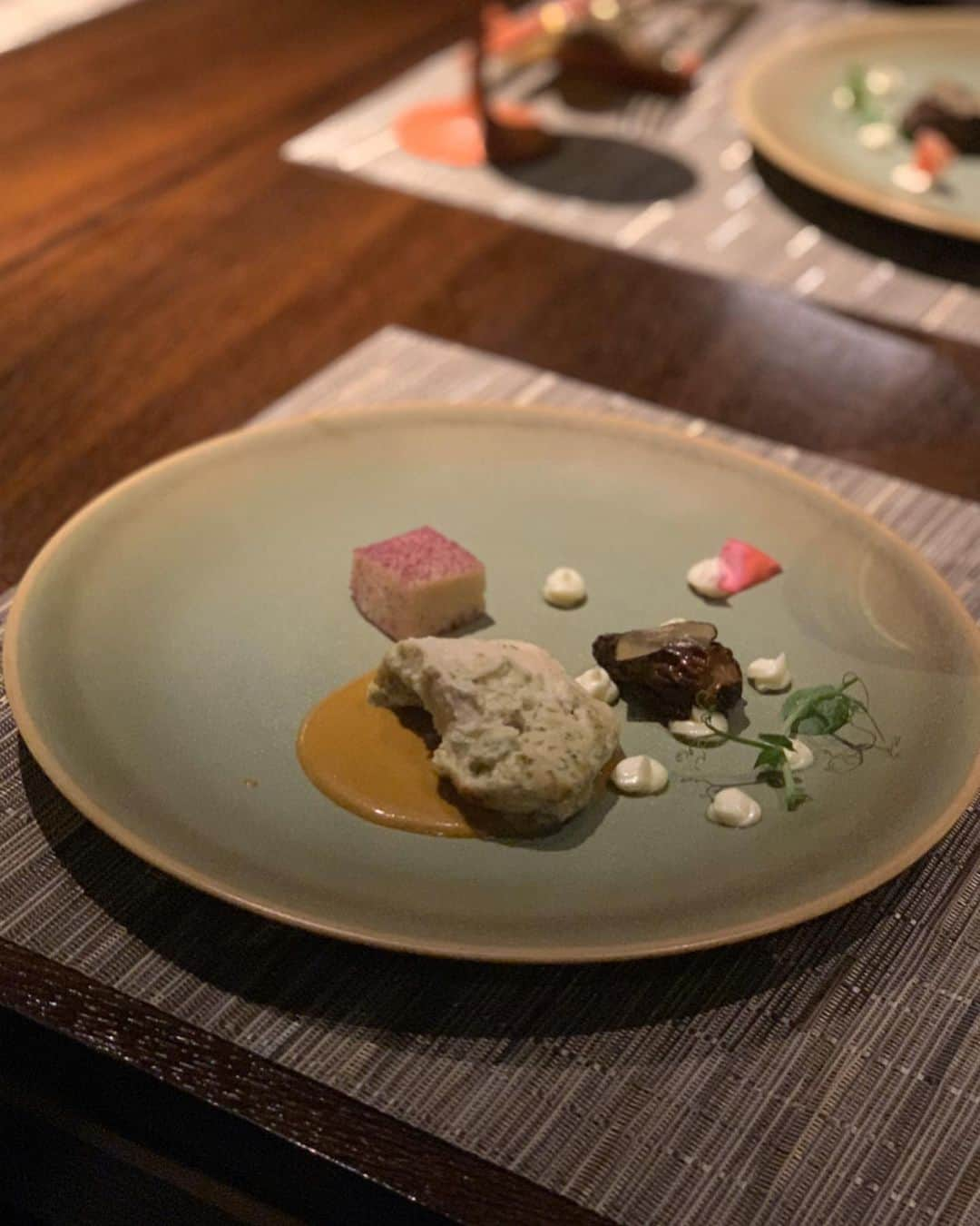 小林さりさんのインスタグラム写真 - (小林さりInstagram)「Dinner⋆︎* リナと一緒にちょっと贅沢ディナーしてきました◡̈♡ ・ ・ まずTHE GREY ROOMのテラスでスパイス入りのカクテルを頂いてから… ・ ・ カクテルはノンアルコールでも使ってもらえるよ*⑅ 私は<スパイシーマリー>というノンアルコールカクテル𓇬°. ・ ・ そして銀座に新しくオープンした @spice_lab_tokyo でインチャンティングスパイスというコースを楽しんできました◡̈°. インド料理のイメージが覆されました⋆︎* インド料理と言えばカレーというイメージしかなかったのだけど、たくさんのスパイスと和の食材のコラボレーションが感じられて楽しかったです♪ ・ ・ お料理ひとつひとつにストーリーがあって、説明を聞きながらお食事させて頂いたのでより楽しめました◡̈°. ・ ・ #スパイス #spicelabtokyo #pr #thegreyroom #スパイスの魔法 #スパイスカクテル #テラス #銀座」12月5日 18時46分 - _____sari