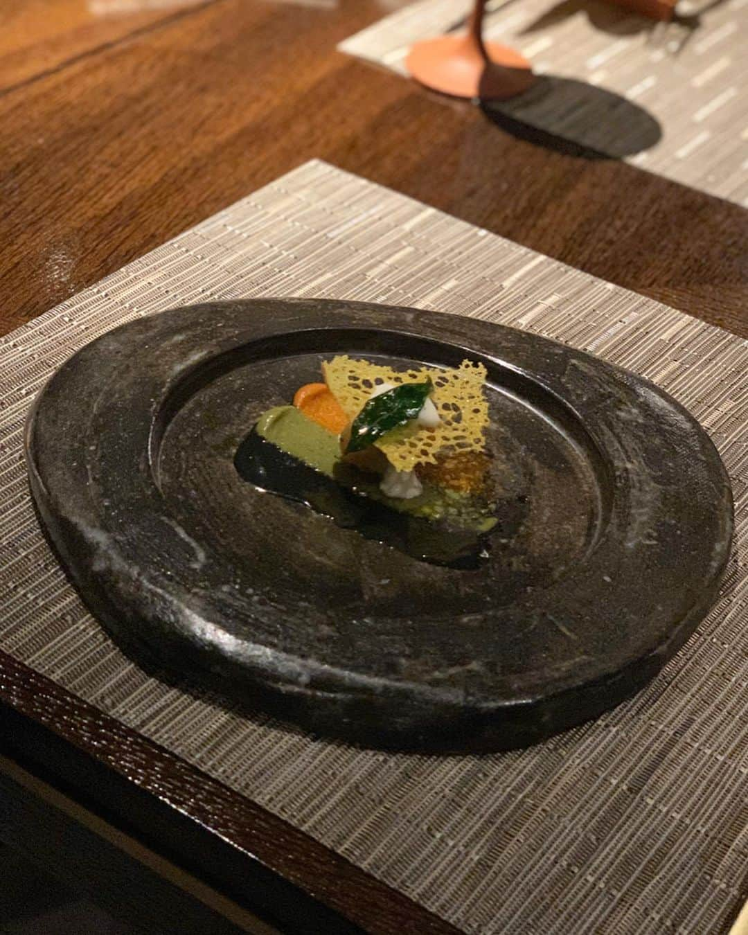 小林さりさんのインスタグラム写真 - (小林さりInstagram)「Dinner⋆︎* リナと一緒にちょっと贅沢ディナーしてきました◡̈♡ ・ ・ まずTHE GREY ROOMのテラスでスパイス入りのカクテルを頂いてから… ・ ・ カクテルはノンアルコールでも使ってもらえるよ*⑅ 私は<スパイシーマリー>というノンアルコールカクテル𓇬°. ・ ・ そして銀座に新しくオープンした @spice_lab_tokyo でインチャンティングスパイスというコースを楽しんできました◡̈°. インド料理のイメージが覆されました⋆︎* インド料理と言えばカレーというイメージしかなかったのだけど、たくさんのスパイスと和の食材のコラボレーションが感じられて楽しかったです♪ ・ ・ お料理ひとつひとつにストーリーがあって、説明を聞きながらお食事させて頂いたのでより楽しめました◡̈°. ・ ・ #スパイス #spicelabtokyo #pr #thegreyroom #スパイスの魔法 #スパイスカクテル #テラス #銀座」12月5日 18時46分 - _____sari