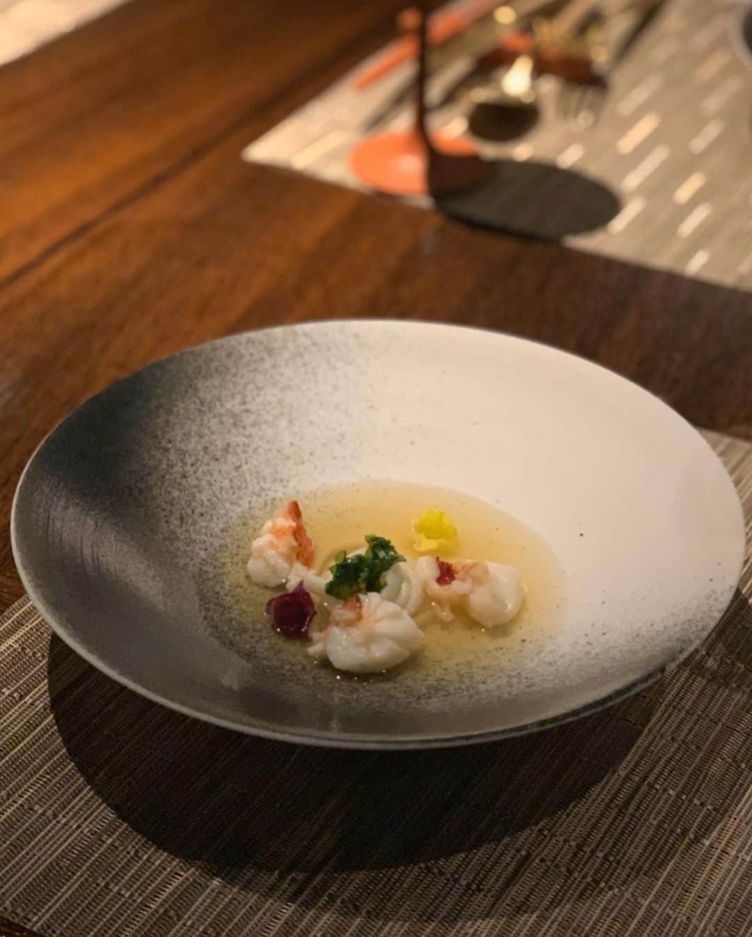 小林さりさんのインスタグラム写真 - (小林さりInstagram)「Dinner⋆︎* リナと一緒にちょっと贅沢ディナーしてきました◡̈♡ ・ ・ まずTHE GREY ROOMのテラスでスパイス入りのカクテルを頂いてから… ・ ・ カクテルはノンアルコールでも使ってもらえるよ*⑅ 私は<スパイシーマリー>というノンアルコールカクテル𓇬°. ・ ・ そして銀座に新しくオープンした @spice_lab_tokyo でインチャンティングスパイスというコースを楽しんできました◡̈°. インド料理のイメージが覆されました⋆︎* インド料理と言えばカレーというイメージしかなかったのだけど、たくさんのスパイスと和の食材のコラボレーションが感じられて楽しかったです♪ ・ ・ お料理ひとつひとつにストーリーがあって、説明を聞きながらお食事させて頂いたのでより楽しめました◡̈°. ・ ・ #スパイス #spicelabtokyo #pr #thegreyroom #スパイスの魔法 #スパイスカクテル #テラス #銀座」12月5日 18時46分 - _____sari