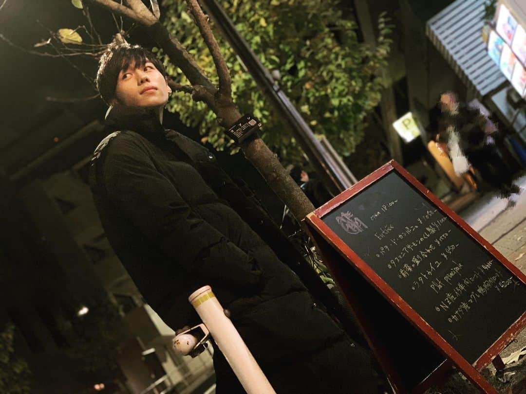 のインスタグラム：「☺︎ この間 撮影の合間に撮ってもらた. ポートレートすげえ…。」