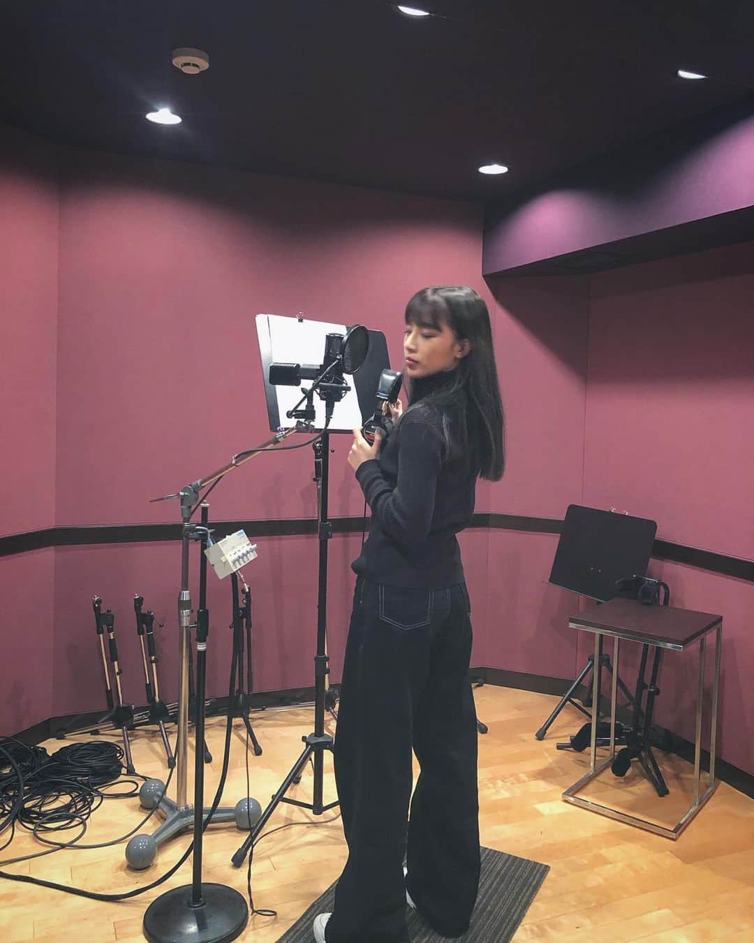 honoka のインスタグラム：「本日はRecでした🎤﻿ 完成お楽しみにー！ ﻿ ほんでもって。明日からは待ちに待った﻿ ツアー九州3連続です🙋🏻‍♀️﻿ 鹿児島→福岡→長崎﻿ 九州パワー吸い取るぞ〜💉🔥 ﻿ 鹿児島と長崎は当日券もあるよん✨  うっひゃーい。」