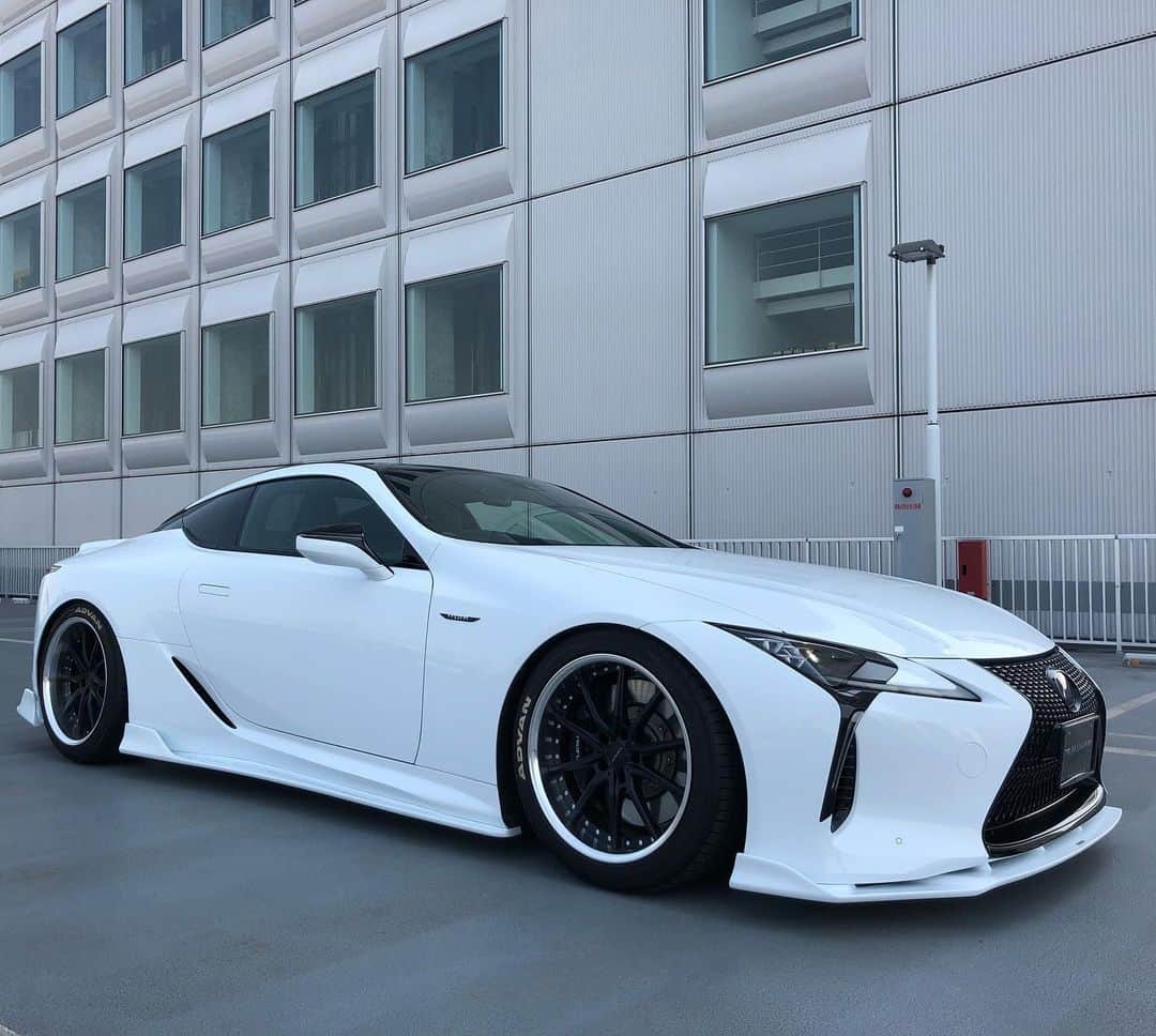 のインスタグラム：「lexus LC500h Artisanspirits/// Sportsline blacklabel  #artisanspirits #artisan #asms #as #lexus #lexuslc #lexuslc500 #lexuslc500h #lc #lc500 #lc500h #blacklabel #yokohamatire #rsr #roberuta #evasivemotorsports #ravspecjdm #butlertire #jworksunlimited #premierautowerkz #suvproject #kanooperformance #car_life_staff  #トラウム #車庫小舗 #nigeljdmparts #advanced_auto_performance  #mr__lexus #jackspna #ottoautoservice」