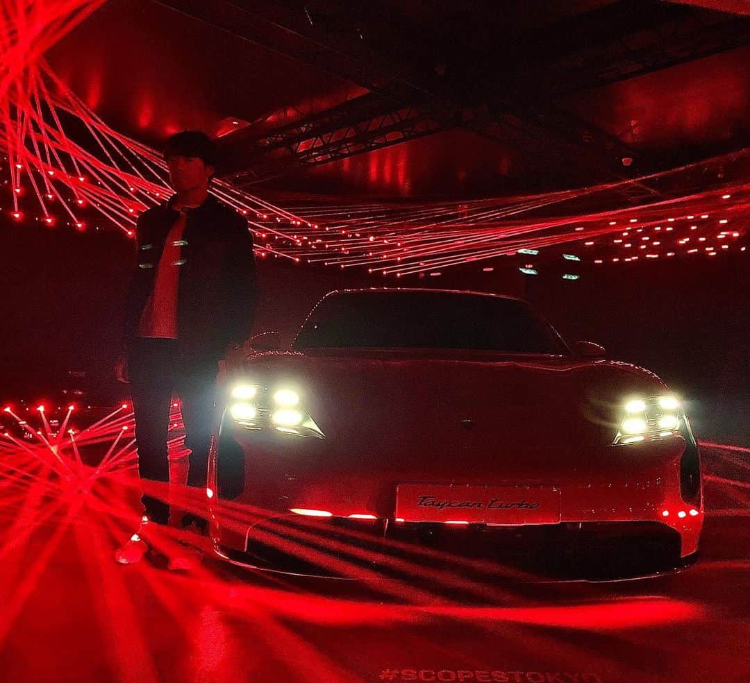 のインスタグラム：「ポルシェ初のフル電動スポーツカー「Taycan」を観に行ってきました。電動でもポルシェらしさが詰まったワクワクする一台です。#Taycan #porsche #SCOPESTOKYO」