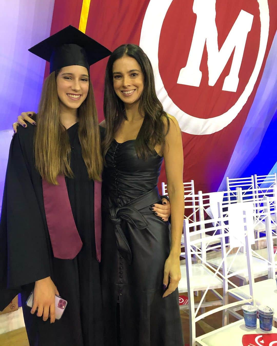 Vera Vielさんのインスタグラム写真 - (Vera VielInstagram)「Como o tempo passa meu Deus ,minha primogênita terminando o ensino fundamental 🎓  Que orgulho de você filha @claravfaro 14 anos , continue sendo essa menina especial , meiga , estudiosa , responsável .... A mamãe te ama muito ❤️ Que Deus abençoe sempre sua vida 🙏🏻」12月5日 10時21分 - veraviel