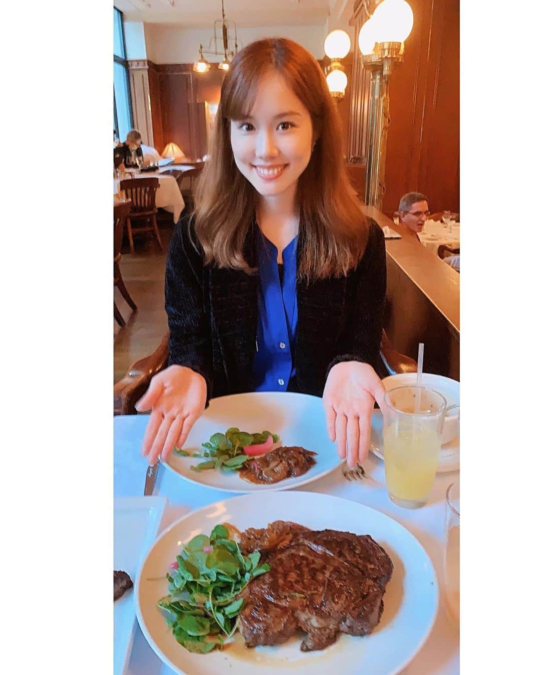 メロディー・モリタさんのインスタグラム写真 - (メロディー・モリタInstagram)「Back from my lengthy business trip in Boston (swipe for several pics) and enjoyed my relaxing time with Lia!💖 I'm the type to change into loungewear the minute I get home, so here I'm wearing @pewdiepie and @itsmarziapie's Tsuki x Gelato Pique collab setup! I love the muted colors and ultra soft touch. Now I'm back to work in NYC for a few days before flying overseas for my next business trip. Hope you're all having a wonderful week so far!😊🎀 * ボストンでの長めの出張から帰ってきて、愛犬と久々のリラックスタイム🐶✨ * 着ている部屋着は、世界一チャンネル登録者が多いYouTuberのPewDiePieのFelixくんとMarziaちゃんのブランド「TSUKI」がGelato Piqueとコラボしたセットアップ🌙 * 色味も落ち着いていてとても優しい肌触りなので、暖かい部屋でホッとできる癒しのラウンジウェアです☺️ #gelatopique #tsuki #pewdiepie #marziapie #thankyou #comfycozy #nobangs #adoptdontshop」12月5日 10時34分 - melodeemorita