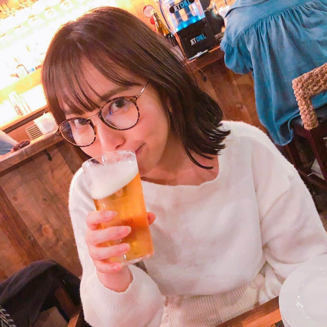 瀬村奈月のインスタグラム：「.【Mondatta(モンダッタ)/横浜】🍕 神奈川ごはん #なつを飯神奈川編 #横浜 #横浜駅 #mondatta #モンダッタ . ふらっと立ち寄れるカジュアルなバル！ 2回目の訪問でした🚶‍♀️🚶‍♀️ リーズナブルなのに美味しいんだよなぁ。うんうん いつもハシゴするから、まだピザとパスタは 食べたことない！！！！！ 下仁田ネギとチーズ美味しかったぁ🤤🤤 女子会にいいお店！ . #神奈川ごはん #横浜ごはん #横浜駅グルメ #なつを飯神奈川編 #mondatta #モンダッタ」