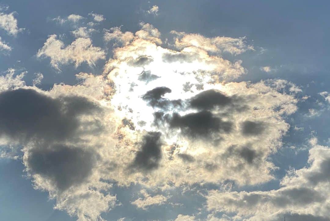 谷桃子さんのインスタグラム写真 - (谷桃子Instagram)「昨日の朝の空は何だか凄かった✨🌸✨ #空」12月5日 10時52分 - momoko5999