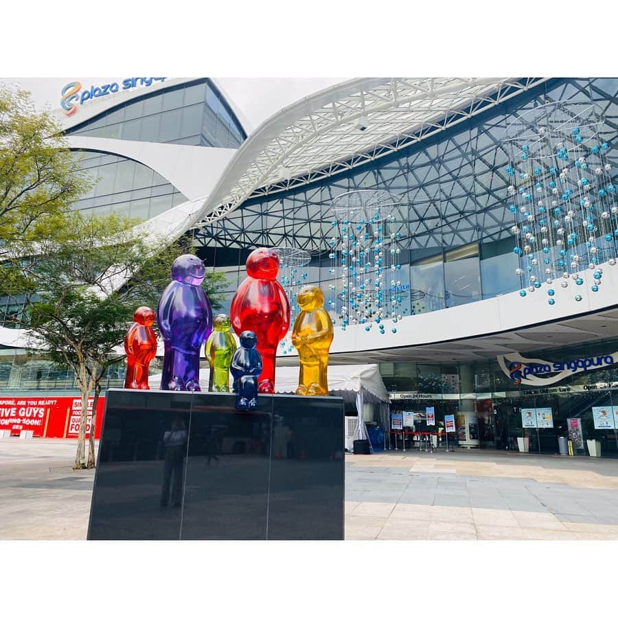 田野アサミさんのインスタグラム写真 - (田野アサミInstagram)「Singapore.last おはよう🌞ございます☺️！ Singapore思ひでラスト❤️ ART💓置物が独特。 日本にはない感性の置物が街にチラチラあった。 ウンチしてるバルーン犬🎈。 赤い謎な顔が本気で怖いレッドマン。 街の至る所に可愛いART😍。 #Singapore#シンガポール #田野アサミ#シンガポールアサミ#asamitano シンガポール🇸🇬 ありがとうございました😊✨❤️ ByeBye Singapore！ Thankyou soooomuch🌿✨. It's hoped to visit in Singapore again🦁！ See you next time!!!!!xxx From Asami Tano.」12月5日 10時57分 - tano_asami