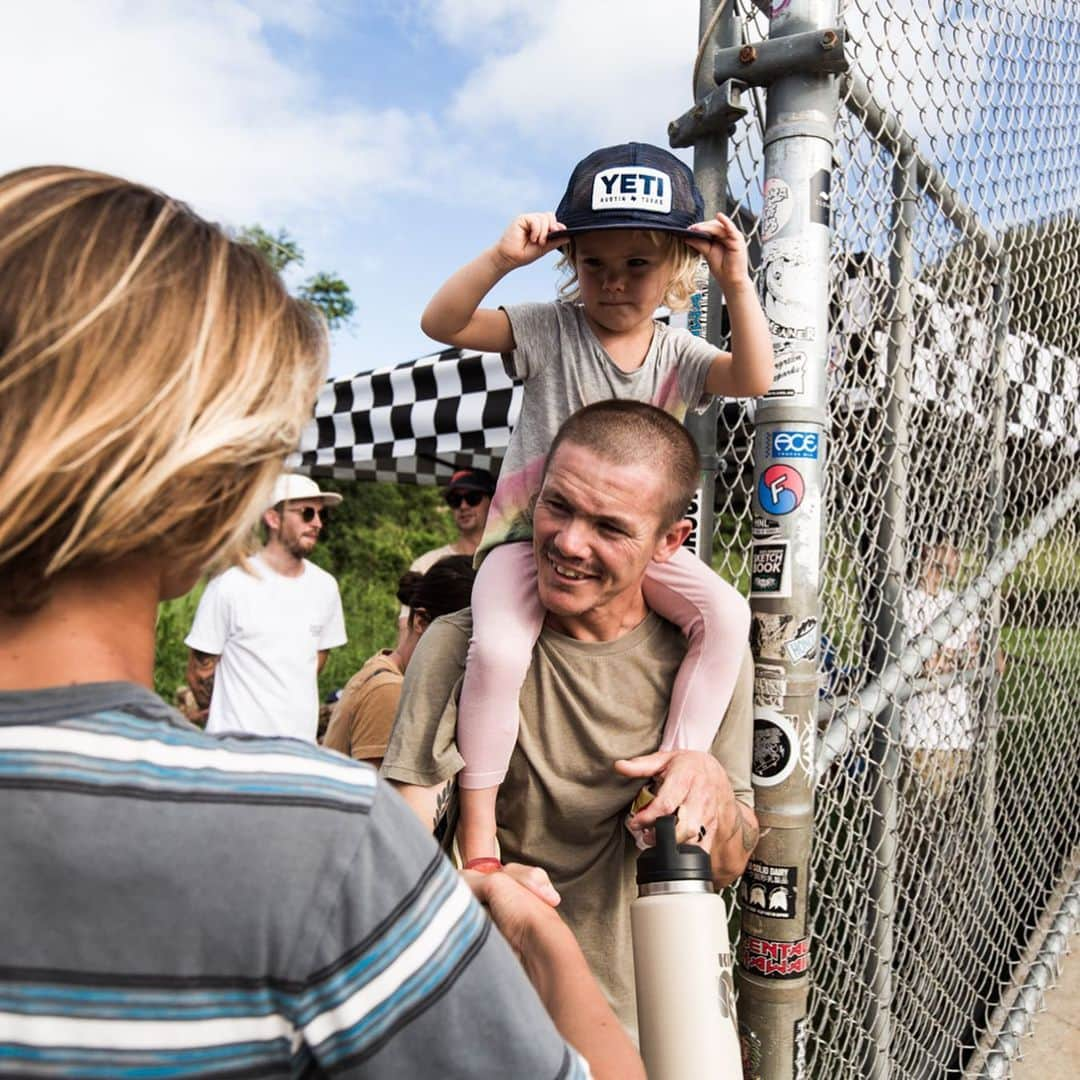 vansさんのインスタグラム写真 - (vansInstagram)「The whole fam came through for the #VansDuctTape Skate Jam and brought the good vibes with them. ☀️ Head to our story to check out more of went down in paradise yesterday! 📸: @Jimmicane」12月5日 11時00分 - vans