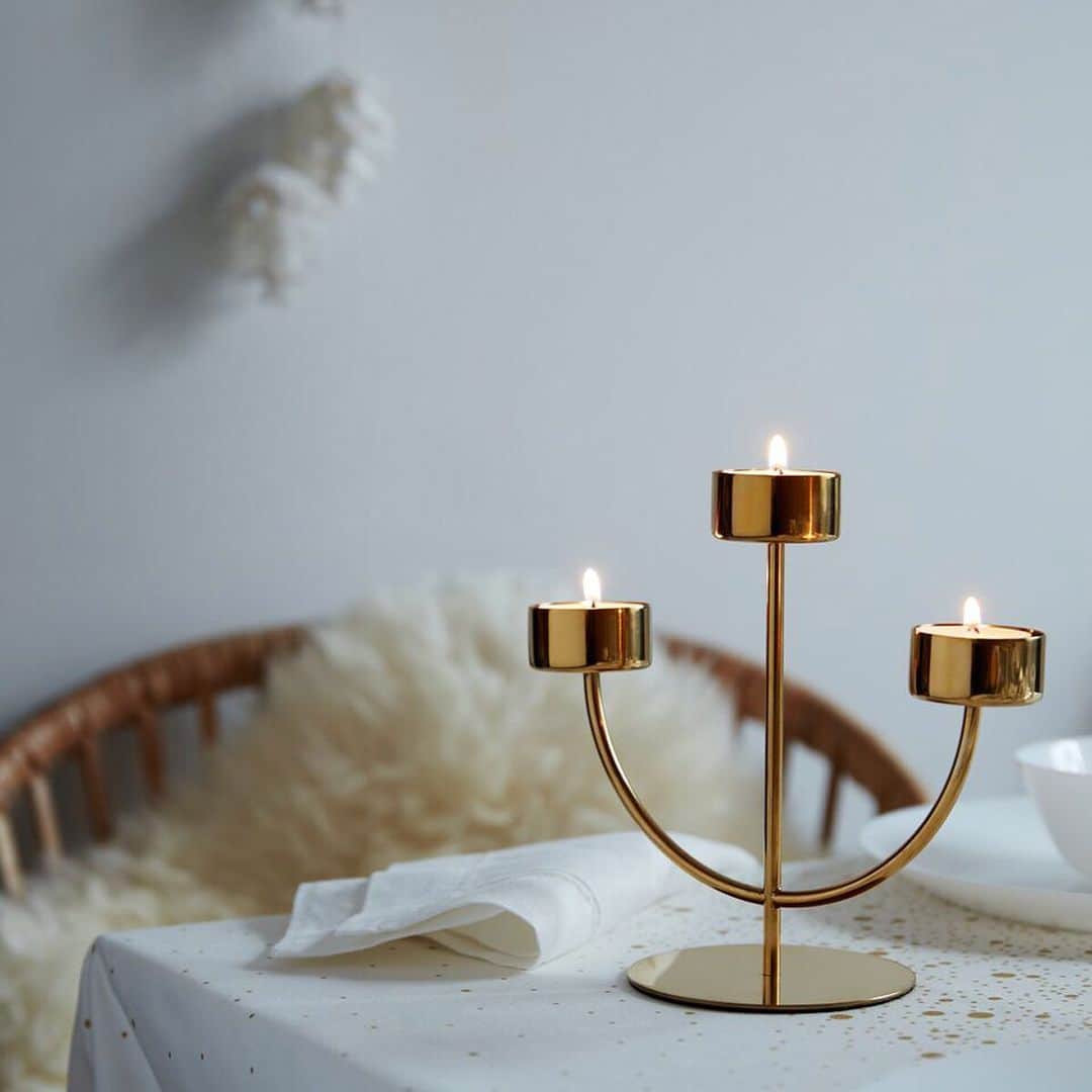 IKEA JAPANさんのインスタグラム写真 - (IKEA JAPANInstagram)「いつもの食卓にテーブルランプを足せば、簡単にホリデー仕様に！﻿ キャンドルやランタンもLEDライトなら気軽に、お子さまのいる家庭でも安心して取り入れることができます✨﻿ ホリデーシーズンの食卓に、今年はLEDテーブルライトをプラスしてみませんか？ ﻿ #IKEA #ikeajapan #christmas #Xmas #イケア #クリスマス #クリスマスディナー」12月5日 11時25分 - ikeajapan