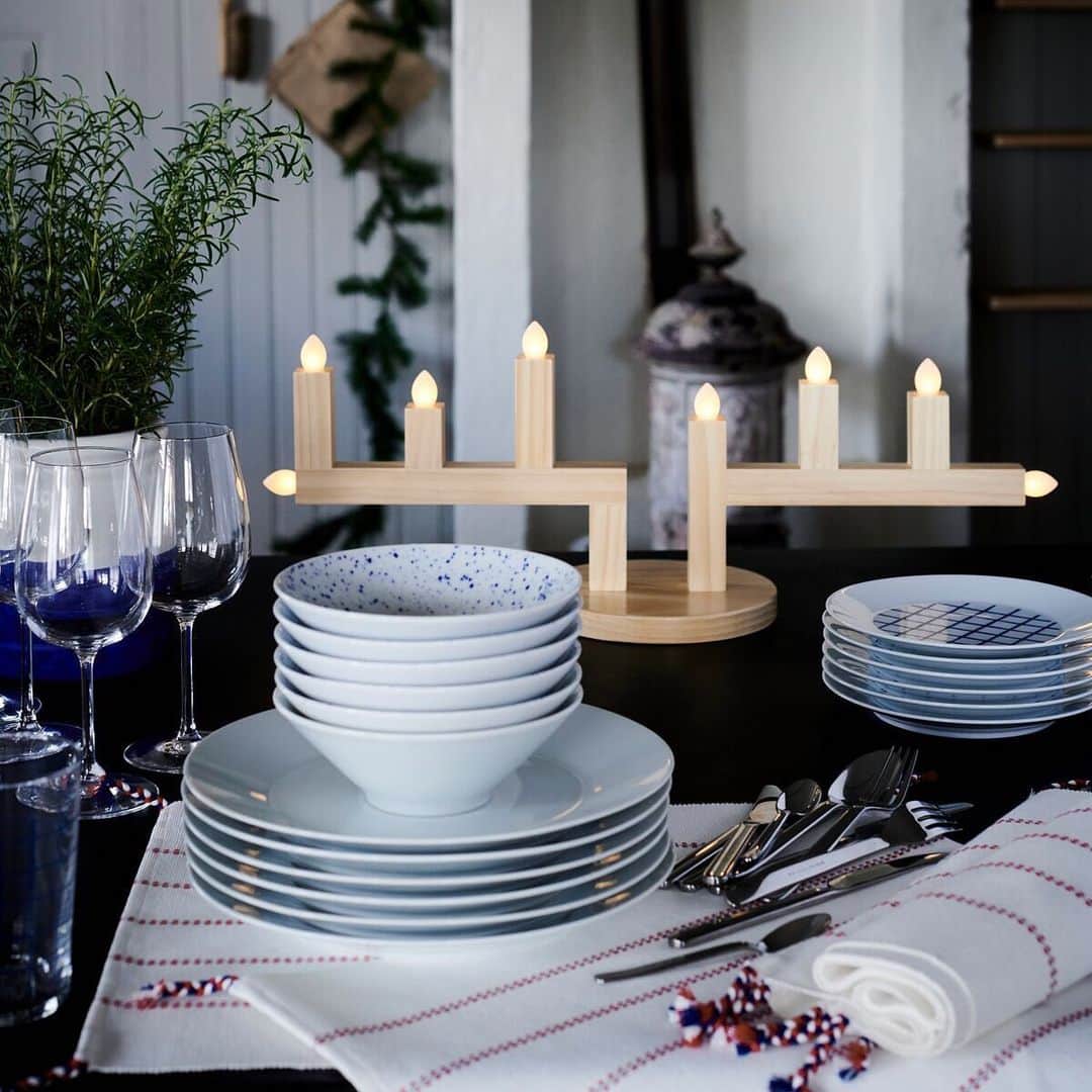 IKEA JAPANさんのインスタグラム写真 - (IKEA JAPANInstagram)「いつもの食卓にテーブルランプを足せば、簡単にホリデー仕様に！﻿ キャンドルやランタンもLEDライトなら気軽に、お子さまのいる家庭でも安心して取り入れることができます✨﻿ ホリデーシーズンの食卓に、今年はLEDテーブルライトをプラスしてみませんか？ ﻿ #IKEA #ikeajapan #christmas #Xmas #イケア #クリスマス #クリスマスディナー」12月5日 11時25分 - ikeajapan
