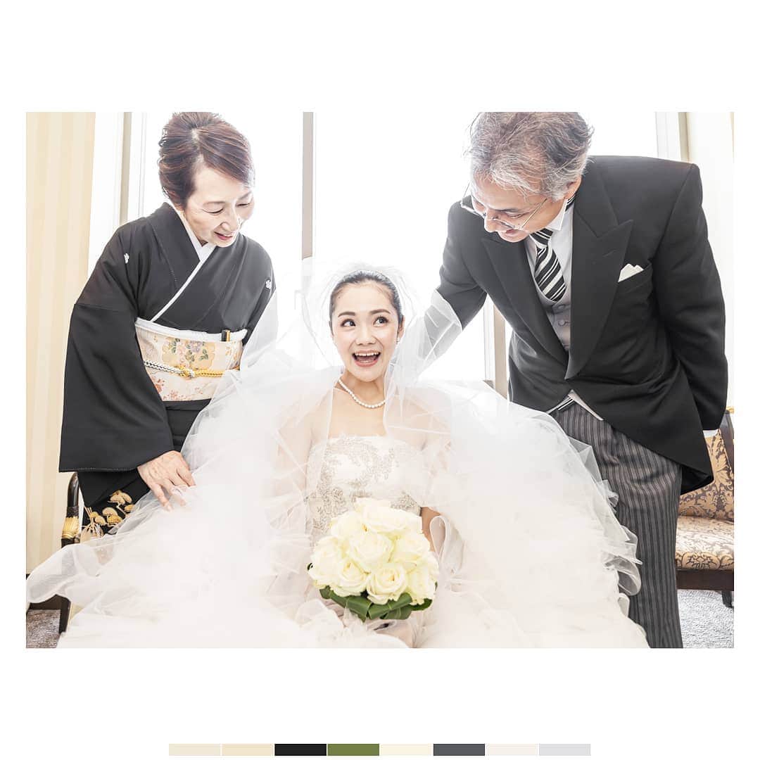 のインスタグラム：「普段、しっかりした花嫁さんでもね、不意に子供の顔になることがあってね、僕はそういう顔が好きなんだな。別にロリコンって意味じゃないからな。. . . .」