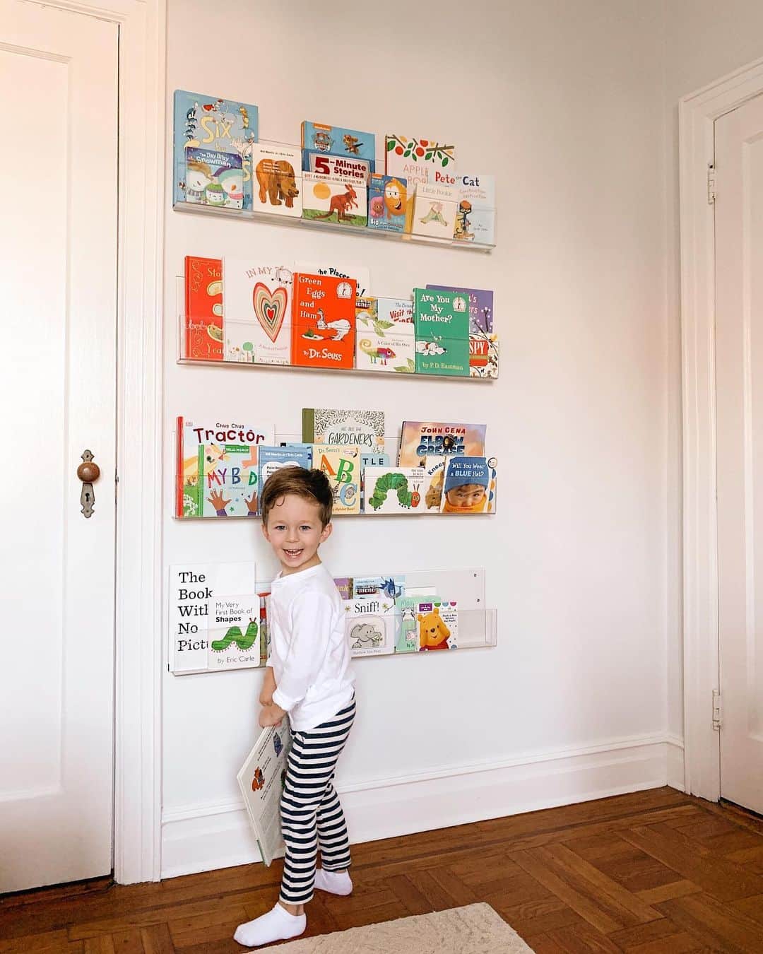 Helena Glazer Hodneさんのインスタグラム写真 - (Helena Glazer HodneInstagram)「I'm thrilled to be able to share our updated nursery/toddler room that we teamed up with @amazonhome on.This went from being Nate's solo room to Nate and Sasha's joint toddler and baby room. #Ad. I am so pleased with how everything turned out thanks to all of the beautiful pieces we were able to find and, naturally, ship for free with @amazonprimenow - even the really large pieces! I've broken down and linked each item in today's blog post, which you can find via the link in my bio. Also, helpful little tip: @amazonhome has created such handy tools to help making shopping for home furniture and décor easier than ever. My personal fav: their 'View in Room' feature lets customers visualize products in their space by using a smartphone camera. #FoundItOnAmazon #bkblondehomeedit #sashajules」12月5日 11時52分 - brooklynblonde1