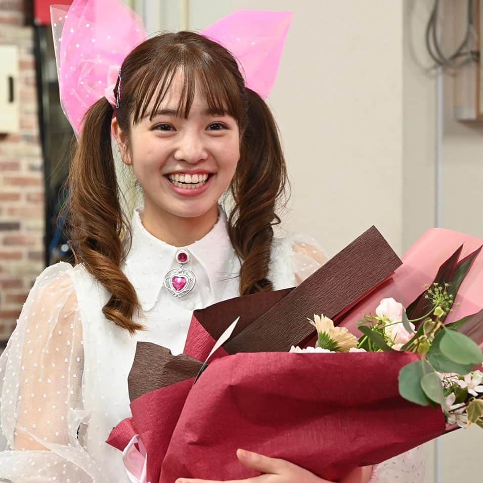 チート〜詐欺師の皆さん、ご注意ください〜【公式】のインスタグラム：「‪最終回❗️‬ ‪ついに今夜です‼️‬ ‪まずは…いっつも一生懸命で笑顔が絶えないジュエルトリコのユナちゃんから✨‬ ‪本当にお疲れ様でした❣️‬ ‪#チート‬ ‪#横田真悠 #ジュエルトリコ‬ ‪#最終回‬ ‪#今夜11時59分 ‬」