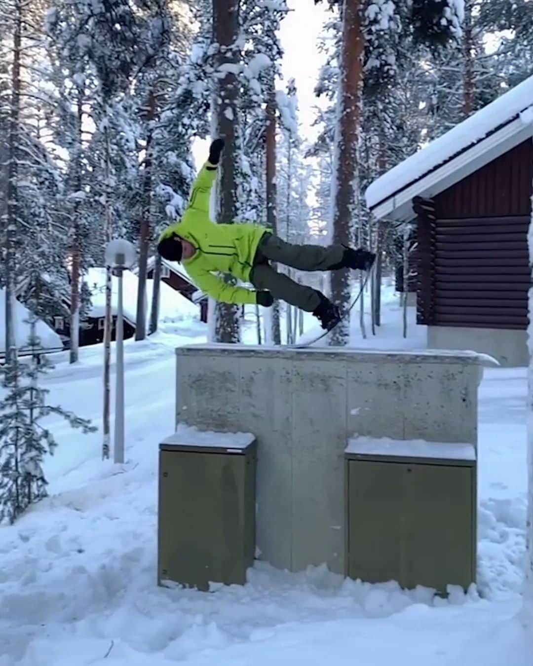 のインスタグラム：「juuuust when you thought @eeroettala was falling he pulls it back with a nose press flip 😏 . @redbullsnow #redbull #snow #snowboarding #winter #snowboarding」