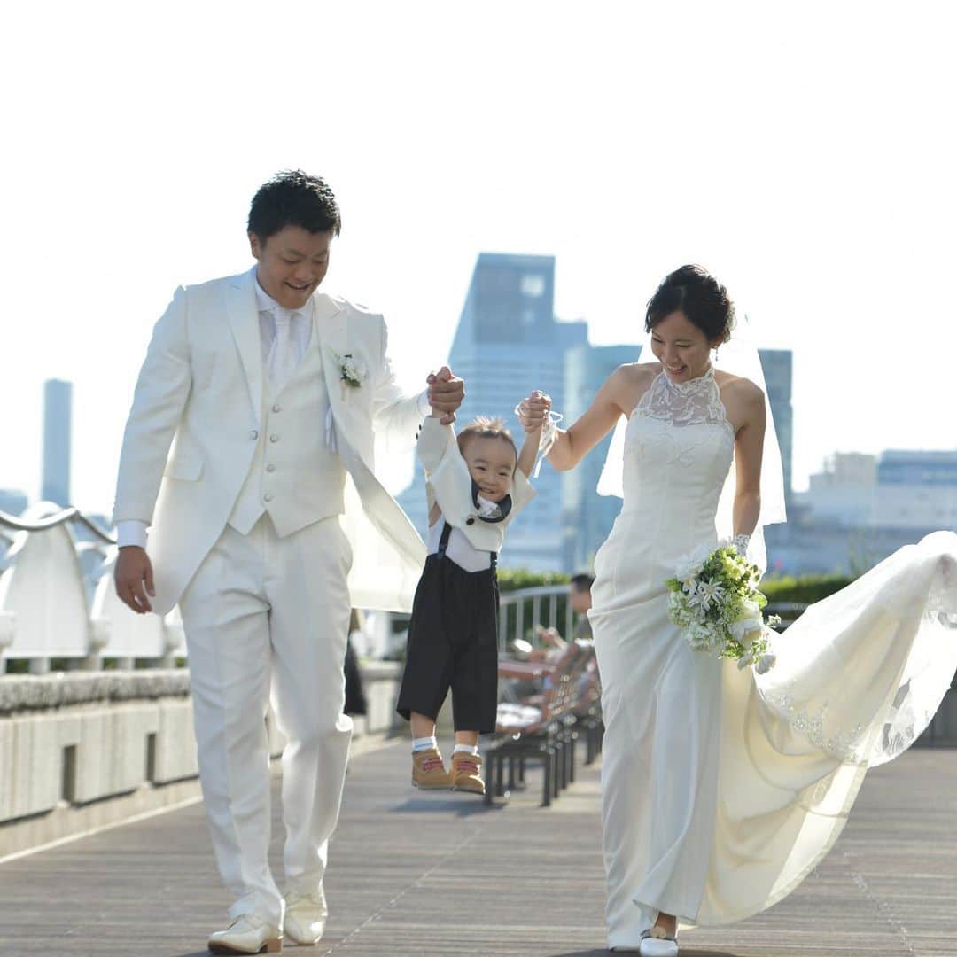 St.AQUA 東京の結婚式場 サンアクアチャペルさんのインスタグラム写真 - (St.AQUA 東京の結婚式場 サンアクアチャペルInstagram)「パパとママの愛情がたくさん注がれた、 お子様がいるからこそできる家族の結婚式を。 . . . weddig date 2019.11.4 groom&bride K&Y planner Aya Yakushijin hair&makeup @ayumi.hm_aqua . . #サンアクア #サンアクアチャペル #d_wedding #海の近くのウエディング #2019年冬婚 #2020年春婚  #2020年夏婚 #2020年秋婚 #挙式とお食事会 #船上パーティー #少人数ウエディング #ファミリーウエディング #ウエディングブーケ #会場コーディネート #家族婚 #家族挙式 #マタニティウエディング #パパママ婚  #ブライダルフェア #ウエディングドレス #ドレス試着 #結婚式場探し #式場探し #式場見学  #プレ花嫁 #2人挙式  #船上ウエディング #結婚式準備 #竹芝 #日本中のプレ花嫁さんと繋がりたい」12月5日 12時14分 - staquatakeshiba