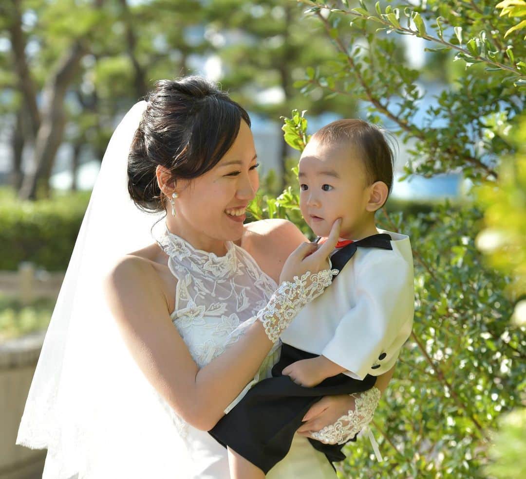 St.AQUA 東京の結婚式場 サンアクアチャペルさんのインスタグラム写真 - (St.AQUA 東京の結婚式場 サンアクアチャペルInstagram)「パパとママの愛情がたくさん注がれた、 お子様がいるからこそできる家族の結婚式を。 . . . weddig date 2019.11.4 groom&bride K&Y planner Aya Yakushijin hair&makeup @ayumi.hm_aqua . . #サンアクア #サンアクアチャペル #d_wedding #海の近くのウエディング #2019年冬婚 #2020年春婚  #2020年夏婚 #2020年秋婚 #挙式とお食事会 #船上パーティー #少人数ウエディング #ファミリーウエディング #ウエディングブーケ #会場コーディネート #家族婚 #家族挙式 #マタニティウエディング #パパママ婚  #ブライダルフェア #ウエディングドレス #ドレス試着 #結婚式場探し #式場探し #式場見学  #プレ花嫁 #2人挙式  #船上ウエディング #結婚式準備 #竹芝 #日本中のプレ花嫁さんと繋がりたい」12月5日 12時15分 - staquatakeshiba