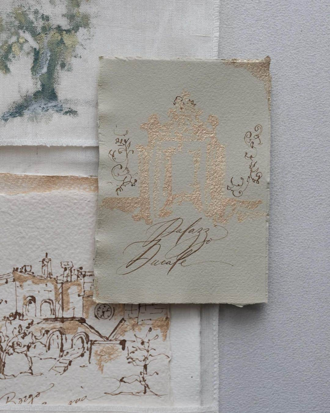 Veronica Halimさんのインスタグラム写真 - (Veronica HalimInstagram)「Paper details capturing special moments of #jameswinsnez in Puglia — #puglia #truffypi #vhcalligraphy #calligraphystyling  #weddingstationery #handmadepapers #art  #ostuni #southitaly #travel #keepsake #カリグラフィー #カリグラフィースタイリング #モダンカリグラフィー #カリグラファ #ウェディング #ウェディングアイテム #weddingkeepsake #handmadepaper #art」12月5日 12時22分 - truffypi