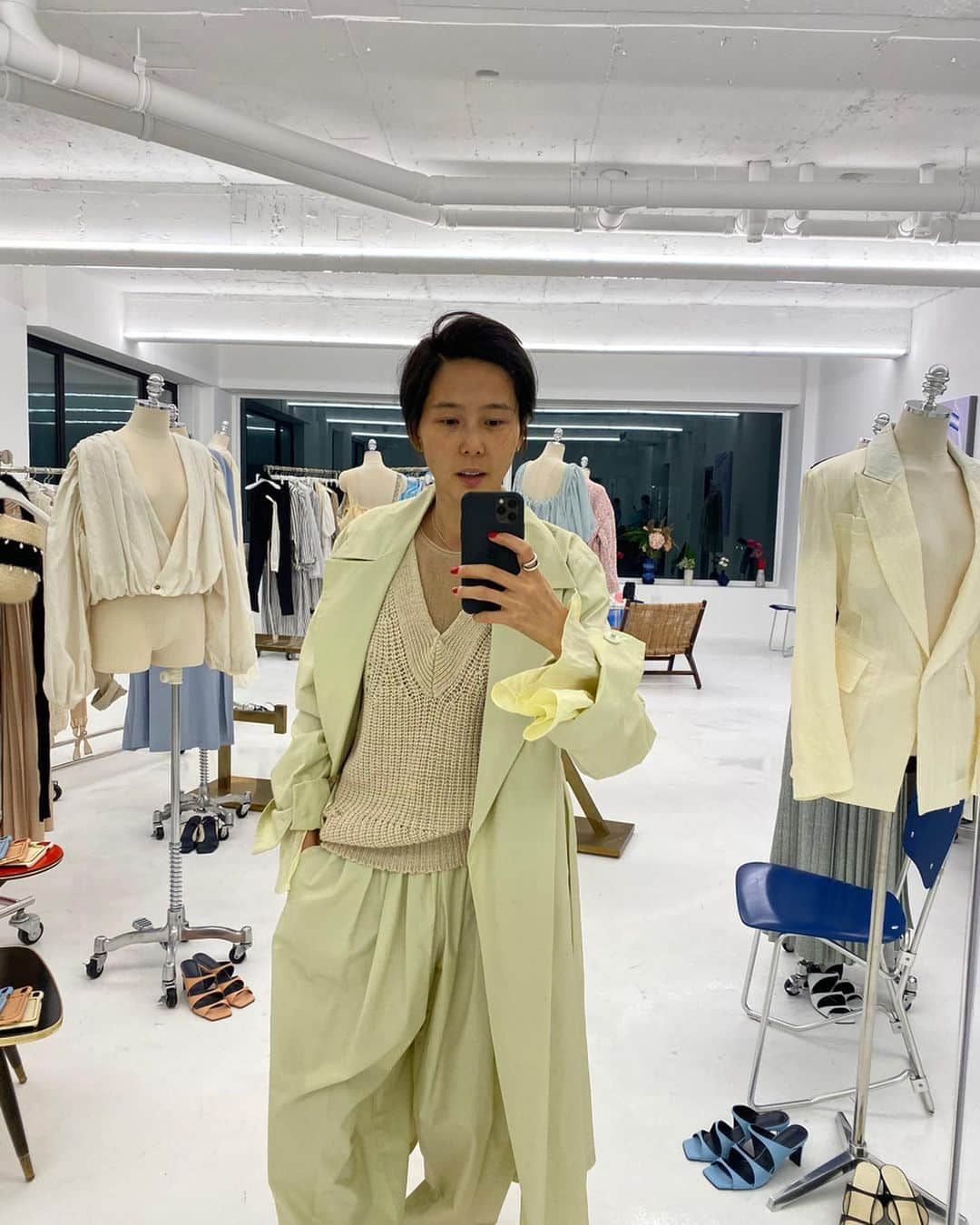 キム・ナヨンさんのインスタグラム写真 - (キム・ナヨンInstagram)「어제 잠깐 내년 봄여름! 다녀왔어요.  잉크 2020SS 프리오더 현장 ☀️✨ 입어보니 더 예쁘네 🤩 잘한다잘한다잘한다 👍 @eenk_official」12月5日 12時25分 - nayoungkeem