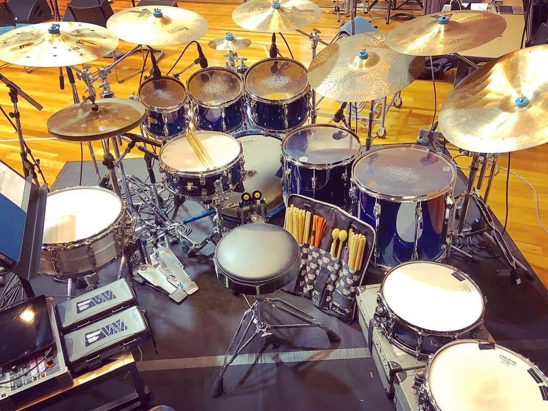 坂東慧のインスタグラム：「リハリハリハリハ。 #tour #rehearsal  #yamahadrums #zildjiancymbals #zildjiansticks #aspr #westone #cympad #佐藤雄大様 #いつもいつも #ありがとうございます」