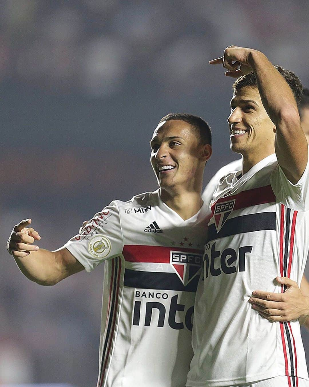 São Paulo FCさんのインスタグラム写真 - (São Paulo FCInstagram)「Os autores dos gols da noite: @antony00 e @vitorfbueno ⚽️🇾🇪 ⠀⠀⠀⠀⠀⠀⠀⠀⠀ 📸 Paulo Pinto / saopaulofc.net」12月5日 12時41分 - saopaulofc