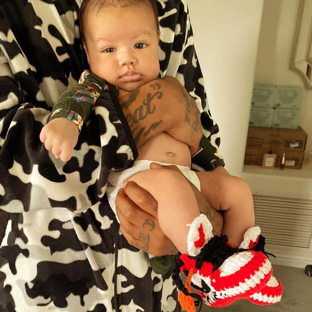 アンバー・ローズさんのインスタグラム写真 - (アンバー・ローズInstagram)「Obsessed with these baby crocheted sneakers for Slash! @ourlilkicks 😍🥰👶🏽 #slashelectric #ad」12月5日 12時42分 - amberrose