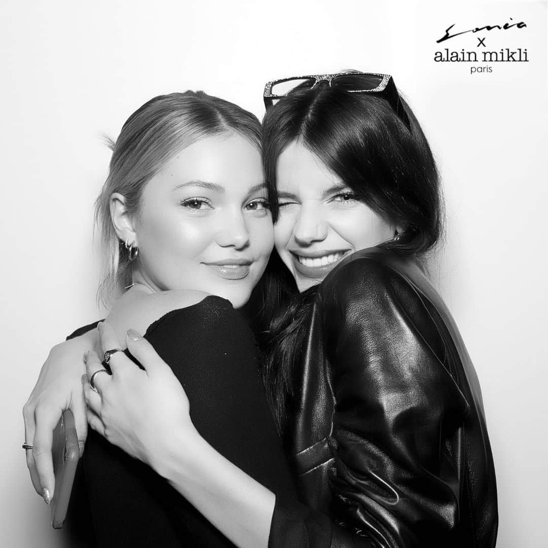 ソニア・ベン・アンマーのインスタグラム：「MY CUTIES 💖🥺🍒✨💓💋」