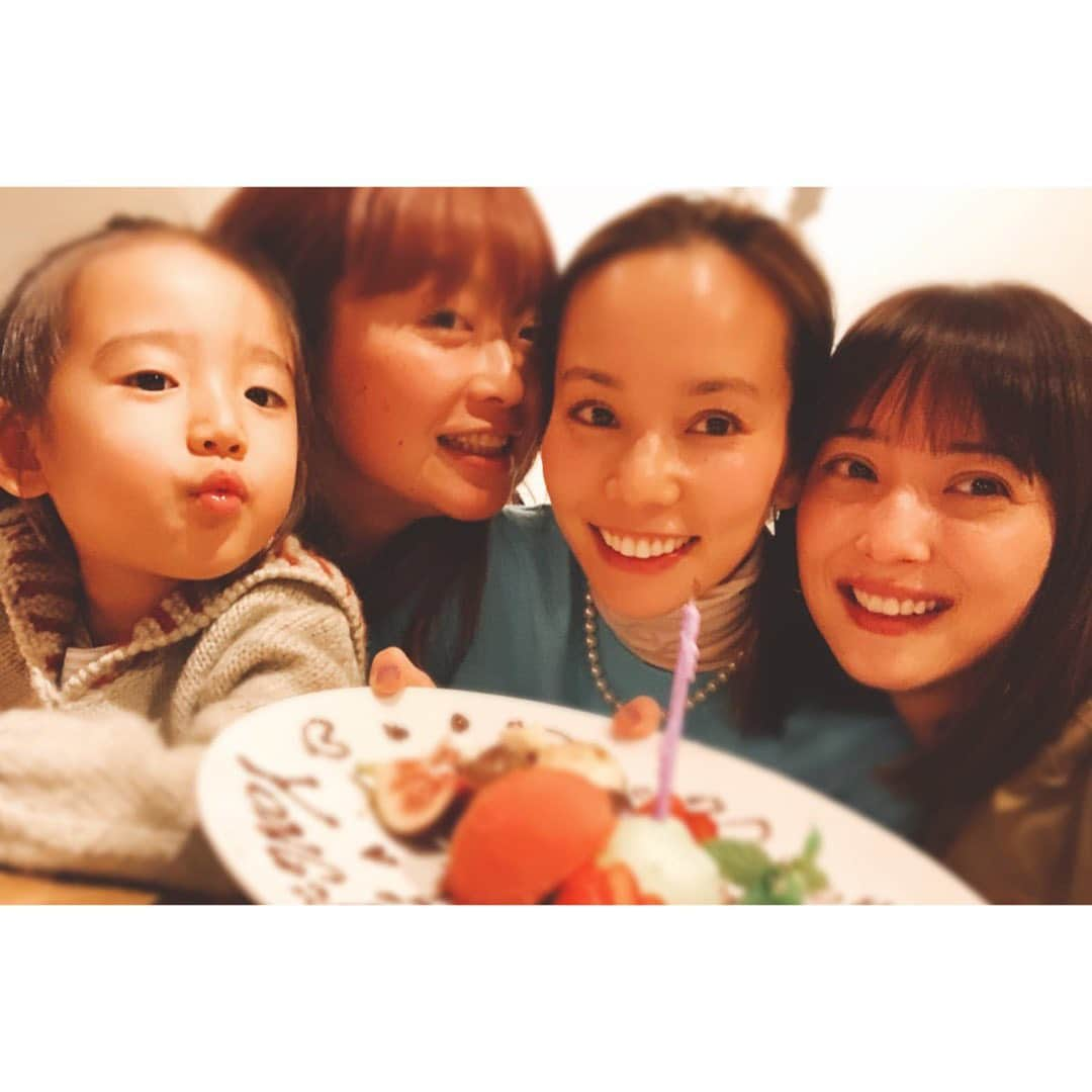 佐々木希さんのインスタグラム写真 - (佐々木希Instagram)「れいかちゃん おめでとう💕💕💕 いつも面白いトークありがとう！そしていつ会ってもお洒落！❤︎ #happybirthday🎂」12月5日 12時56分 - nozomisasaki_official