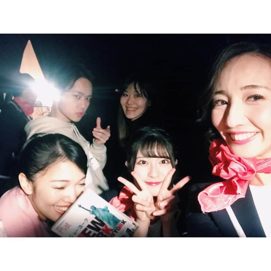 咲希あかねさんのインスタグラム写真 - (咲希あかねInstagram)「みんなで1つになる瞬間が好き。 キャストやスタッフはもちろん、お客様とも。  #liveairline 思い出ラスト♪  #立仙愛理 仔犬の様な可愛いあいり♡甘えて抱きつかれるとたまらんですよ🤤あいりの真っ直ぐなお芝居と歌好きだなぁ♪  #行天優莉奈 こんなに可愛いのに自信がなくて、それでも頑張る姿に応援したくなる😊性格も可愛いしほんとにいい子なんだよーーー✨  #西村ヒロチョ さん。ヒロチョさんとTikTokできて幸せ🥴小道具の携帯に“千秋楽おめでとうございます”と書いてあって…ロマンティック#アゥッ 🤣❗️お茶目で繊細でとても優しい方です✨  #suitevoice さん。楽屋でもいつも笑いを提供してくれました😆大好き❤  #松村雄基 さんとのエクササイズも毎朝みんなで出来て楽しかったなぁ♪先生のポーズの綺麗さ✨  #ミュージカル #ライブエアライン  #俳優座 ありがとうございました！」12月5日 13時20分 - akane_saki