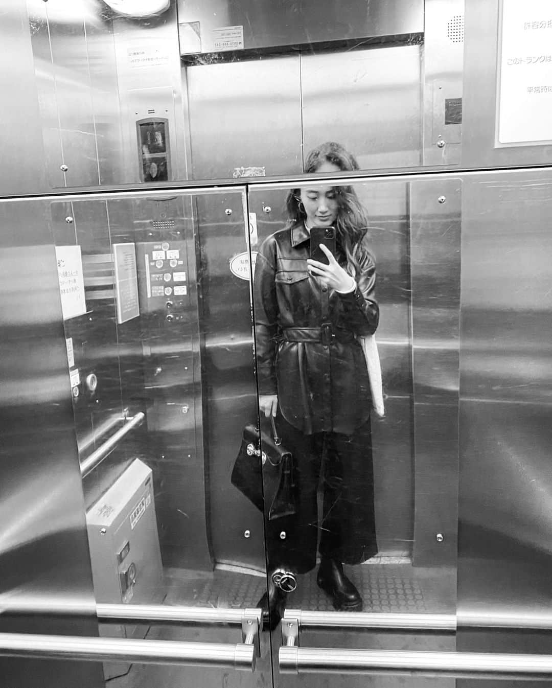 白雪のインスタグラム：「#ootd 的な。最近買ったお気に入り♡ フェイクレザーの質が高くて凄い。」
