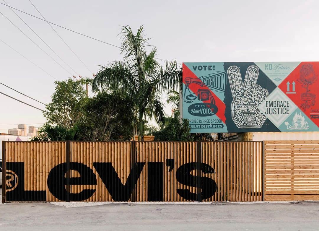 Levi’sさんのインスタグラム写真 - (Levi’sInstagram)「#LevisHausMiami is opening tomorrow! To celebrate we will be hosting workshops with @obeygiant and giving away spots to lucky guests starting at noon. See you there.」12月5日 13時27分 - levis