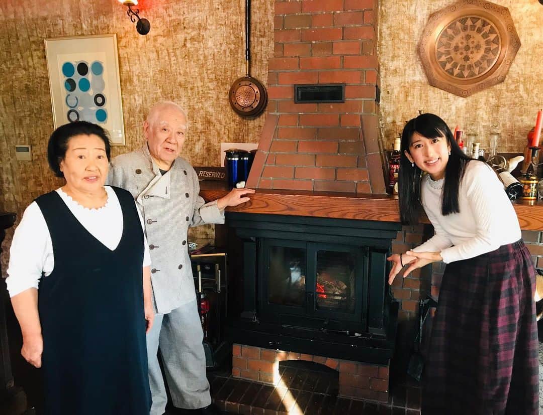 有働文子さんのインスタグラム写真 - (有働文子Instagram)「昨日の午後のレポートでは、暖炉のあるお店で温まろう...ということで、ロシア料理店キエフへ🍴✨暖炉の上には、サンタクロースが登場しそうな煙突も🎅レポートでは、ボルシチを食べたのですが...写真を撮り忘れました...こちらは、アップルパイとロシアンティー✨ #茨城放送　#スクーピーレポート　#キエフ　#ロシア料理　#暖炉のあるお店　#暖かい部屋で幸せ時間 #ボルシチスープ」12月5日 13時59分 - udou_fumiko