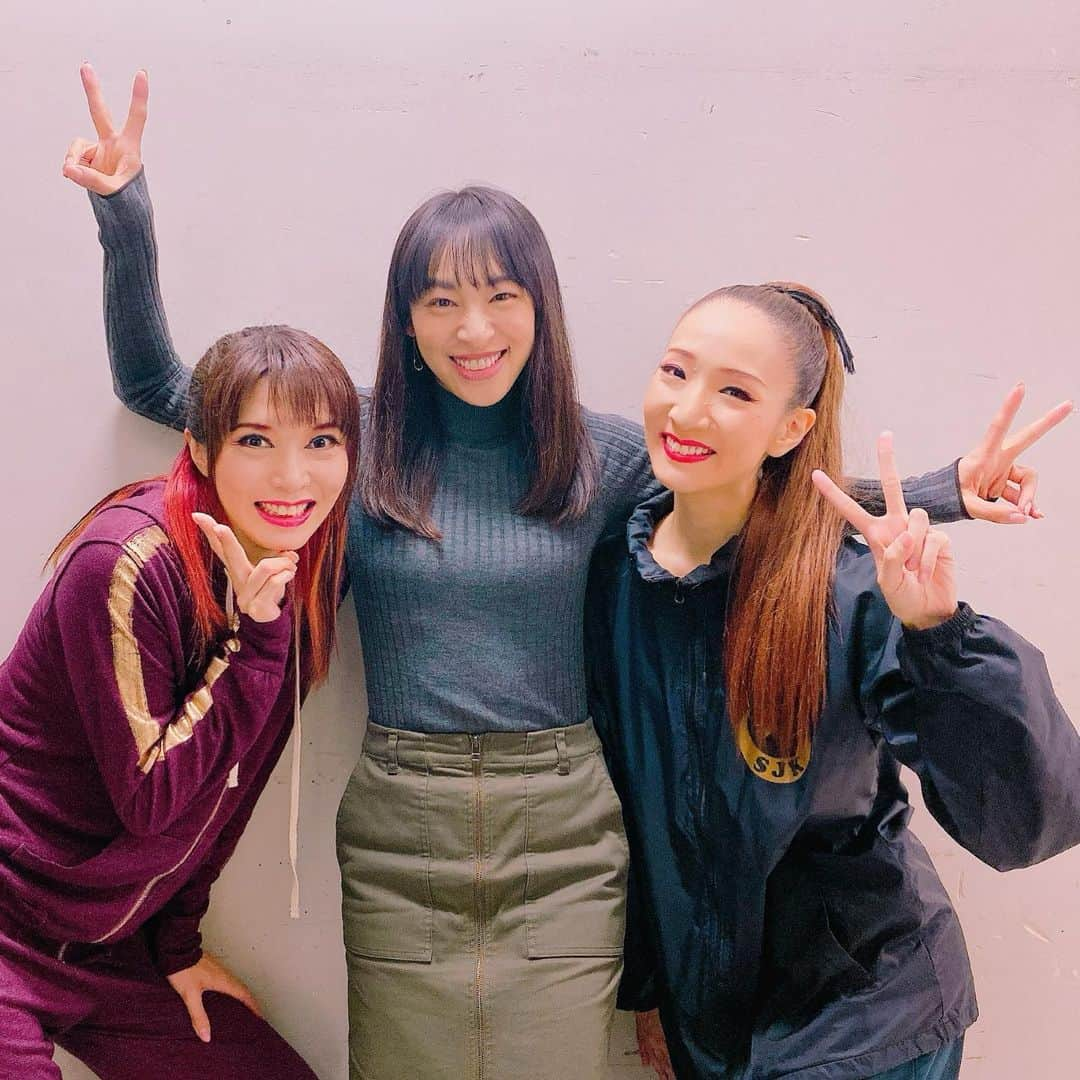 蓮城まことさんのインスタグラム写真 - (蓮城まことInstagram)「👘 劇団朱雀 復活公演 音月桂さん、藤田奈那ちゃん、 古澤光徳さんが 見に来て下さいました✨ 嬉しかったよーー😍 ありがとうございました🕺 今日は珍しい一回公演！ 楽しむぞー✨ #劇団朱雀 #復活公演 #音月桂 さん #千葉さなえ #宝塚 #雪組 #藤田奈那 ちゃん #アレッタ #古澤光徳 さん #イチタロウ #人魚姫 #高畠麻奈 ちゃん #河童村ブルース」12月5日 13時53分 - makotorenjo_king_official