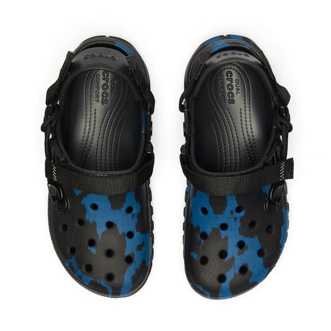 HYPEBEASTさんのインスタグラム写真 - (HYPEBEASTInstagram)「@hypebeastkicks: @postmalone and @crocs are back with a collaborative Duet Max Clog. Taking on a more tactical and rugged look, the new option sees a blue and black camouflage pattern throughout its Croslite material, Velcro fastening at the heel and ankle along with a metal lobster clasp and a more robust midsole that forms all the way down to the deep-treaded outsole. Look for ‘em to launch over at @sneakersnstuff on December 10.⁠⠀ Photo: Sneakersnstuff」12月5日 19時26分 - hypebeast