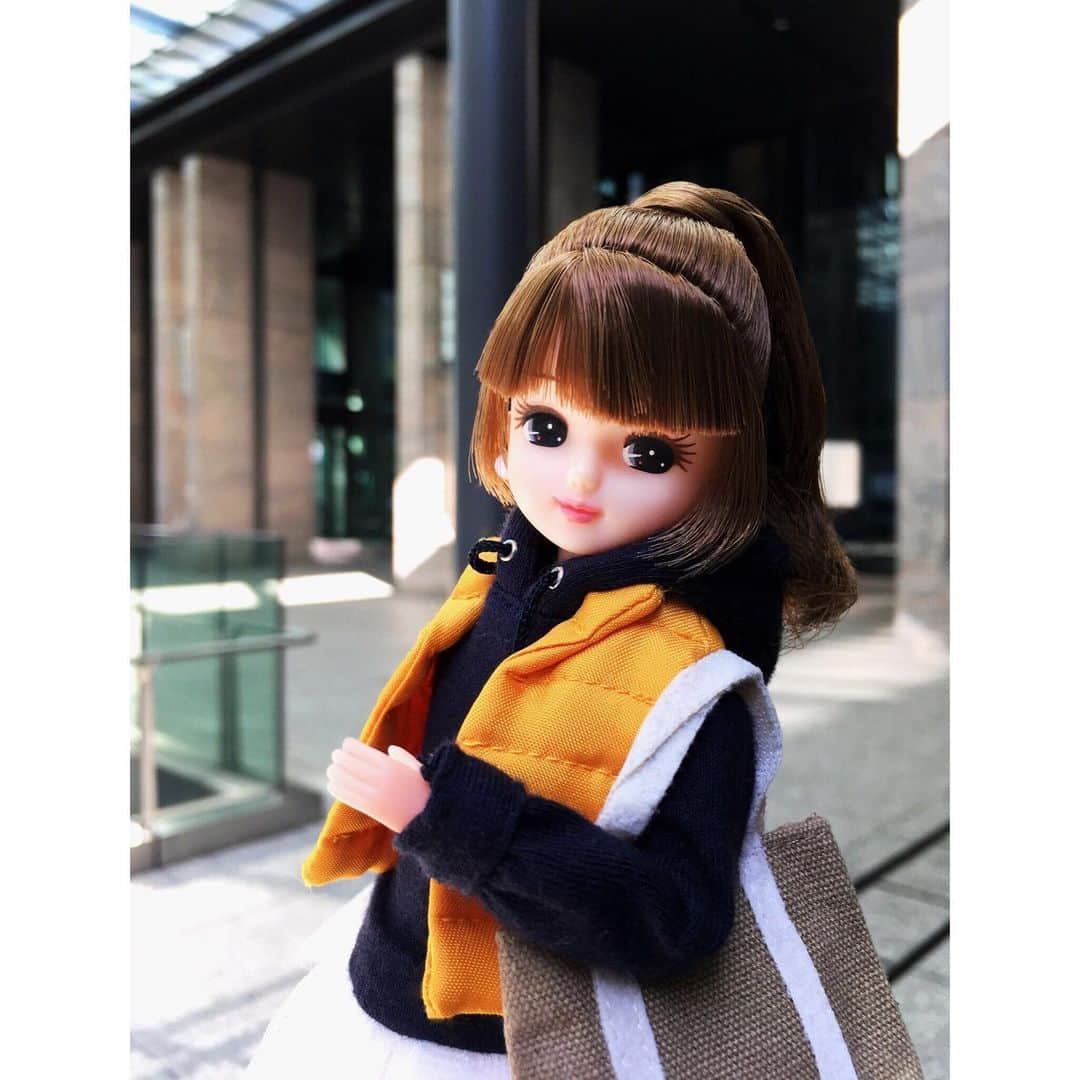 リカちゃんさんのインスタグラム写真 - (リカちゃんInstagram)「My outfit today's a parka and down vest☆ 今日はパーカーにダウンベストを合わせてみたよ☆ スポーティーでカジュアルなアイテムだけど、スカートを合わせて女の子らしさもプラスしてみたわ♡ ダウンベストは春先まで着れる便利なアイテムだから、みんなもチェックしてみてね♪　#ootd #リカちゃん #fashion #ootd #hairstyle #licca #liccadoll #japanesedoll #japan #girl #instadaily #instagood #instagramjapan #instagram」12月5日 19時30分 - bonjour_licca