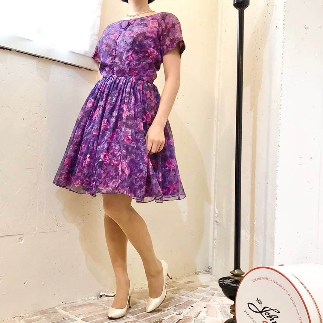 NUTTY Vintage&Collectibleさんのインスタグラム写真 - (NUTTY Vintage&CollectibleInstagram)「💎💎VINTAGE DRESS ARRIVAL💎💎 . <<50’s purple flower chiffon dress>> パーティシーンに活躍のヴィンテージドレス、大量入荷いたしました‼️ 詳細はブログにてご紹介しております♬  https://nuttyblog.exblog.jp/28733907/  ドレスからベッドピース、ジュエリー等小物まで幅広くご用意しております。どうぞご覧にいらしてくださいね💫  #nutty #nuttyvintage #vintage #vintagefashion #vintagestyle #vintageshop #boutique #used #usedclothing #fashion #ootd #osaka #大阪 #堀江 #ヴィンテージ #ビンテージ #古着 #古着女子 #古着屋 #大阪古着屋 #ファッション #コーディネート#vintagedress#50s#dress#50s#60s#ヴィンテージドレス#成人式ドレス#卒業式ドレス」12月5日 14時28分 - nutty_vintage