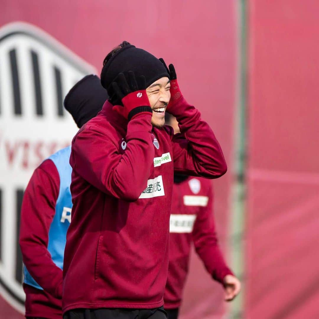 ヴィッセル神戸さんのインスタグラム写真 - (ヴィッセル神戸Instagram)「Training with a smile 😄 .  #vissel #visselkobe #ヴィッセル神戸 #WeAreKobe #一致団結 #Kobe #神戸」12月5日 14時30分 - visselkobe