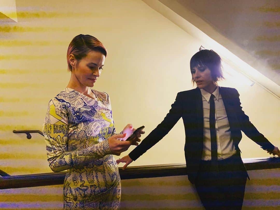キャサリン・メーニッヒのインスタグラム：「Different but same #bestie」