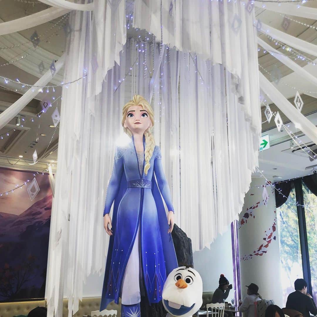 加藤夏希さんのインスタグラム写真 - (加藤夏希Instagram)「#アナ雪カフェ それはもう素敵な空間で❄️ 映画の感想を述べ合って、たっぷりアナ雪の世界を堪能しました。 #アナと雪の女王2」12月5日 15時15分 - natsukikato_official