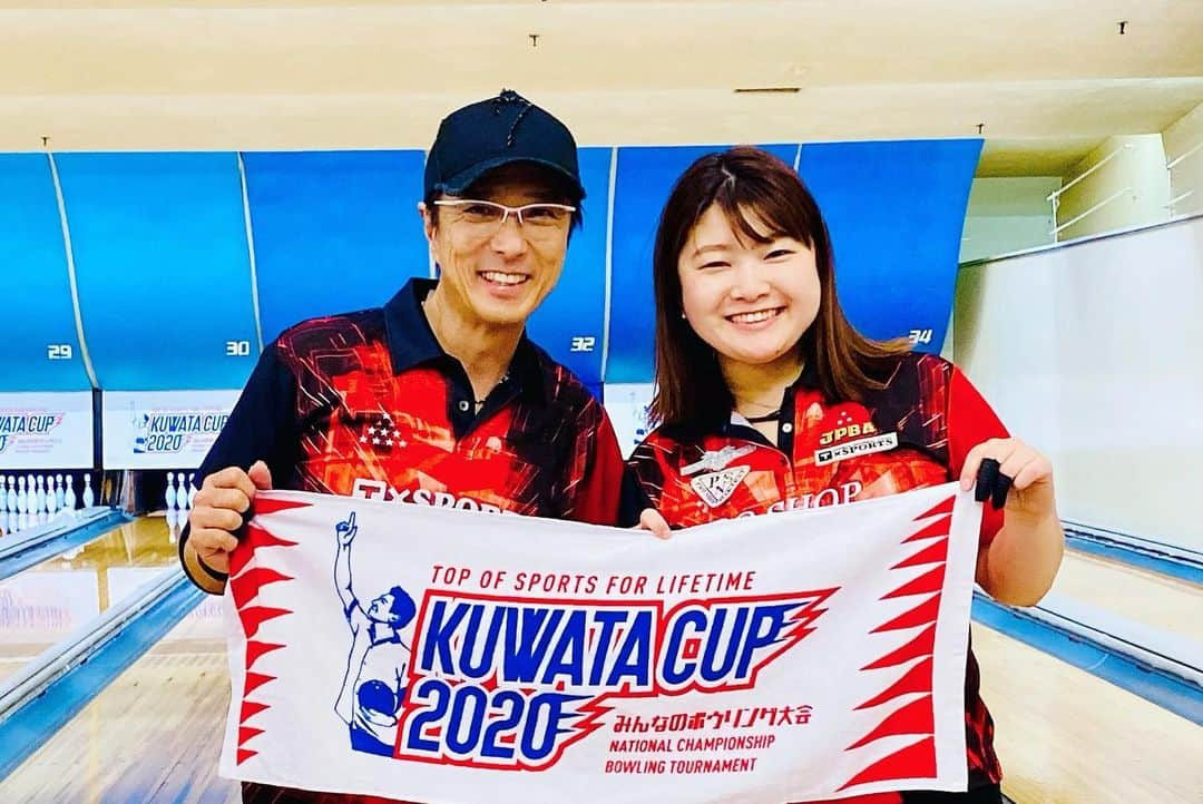 黒田アーサーさんのインスタグラム写真 - (黒田アーサーInstagram)「何と！KUWATA CUP 競技ボウラー部門で予選通過しましたー‼️先日ポートボウル花きゃべつリーグメンバー全員でチャレンジしたところ、606点打ちまして運良く予選通過となりました😊🙌🎉東京ポートボウルアンバサダーとして次の都道府県大会、頑張って来ます！😉👍応援よろしくお願いします！ #kuwatacup2020  #全国予選通過  #黒田アーサー  #東京ポートボウルアンバサダー #みんなの花きゃべつリーグ  #bowling #배우 #쿠로다아사#일본배우#볼링」12月5日 15時31分 - kuroda_arthur