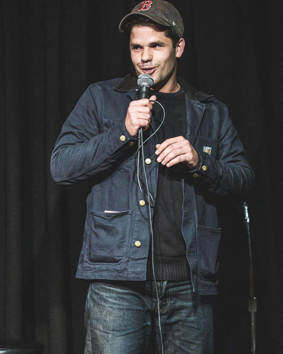 マックス・カーバーのインスタグラム：「Baby did his first stand up @thecomedystore @overheardla 📸 @justoffthesix」