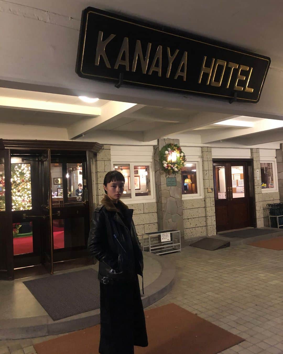 KAINO Yuさんのインスタグラム写真 - (KAINO YuInstagram)「先日行った金谷ホテルはクリスマス仕様になっていました🎄 時代がタイムスリップかのような非現実的な空間で、窓から見える景色は絵画の様でした（紅葉の時はもっと綺麗なんだろうな） 朝食にふわふわとろとろ〜なオムレツも食べれて満足満足 #日光金谷ホテル #kanayahotel」12月5日 16時04分 - kainoyu