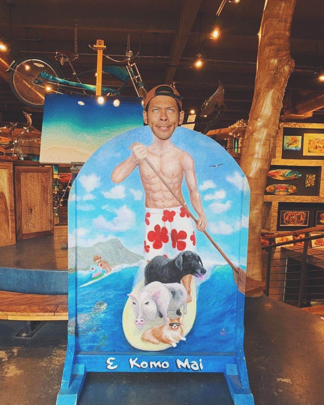 山川就史のインスタグラム：「🏄‍♂️南の島の大王はシックスパックでした #jj #tflers #surfing #hawaii #instagood  #しっくすぱっく」
