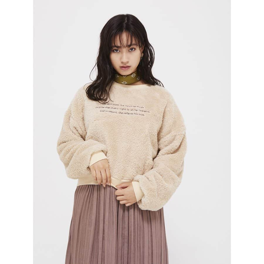 WEGOさんのインスタグラム写真 - (WEGOInstagram)「ㅤㅤㅤㅤㅤㅤㅤㅤㅤㅤㅤㅤㅤ 1code>> ✔︎logo fur sweat ¥1,999+tax ✔︎satin pleats long skirt ¥2,999+tax ㅤㅤㅤㅤㅤㅤㅤㅤㅤㅤㅤㅤㅤ 2code>> ✔︎lace layered corduroy pullover ¥3,599+tax ✔︎chain wide pants ¥3,599+tax ㅤㅤㅤㅤㅤㅤㅤㅤㅤㅤㅤㅤㅤ @kurumi_0125_  ㅤㅤㅤㅤㅤㅤㅤㅤㅤㅤㅤㅤㅤ #wege #wegomagazine #winter #fashion #sweat #スウェット」12月5日 16時44分 - wego_official