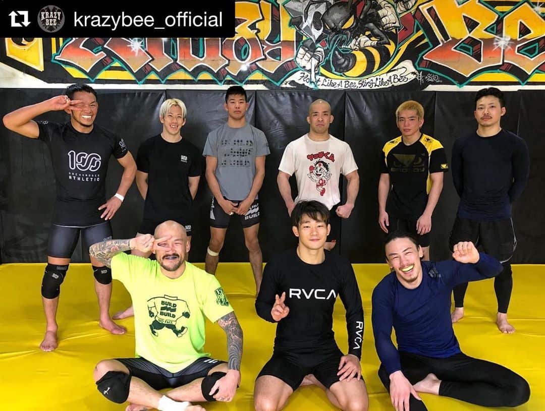 宇野薫のインスタグラム：「今日も練習に参加させていただき ありがとうございました！！ #onehundredathletic #100athletic  #100A #unocaolshowten #unodojo #caoluno #宇野薫  #Repost @krazybee_official with @get_repost ・・・ . 今日のプロ練🐝 😃 . #krazybee #ysa #プロ練」