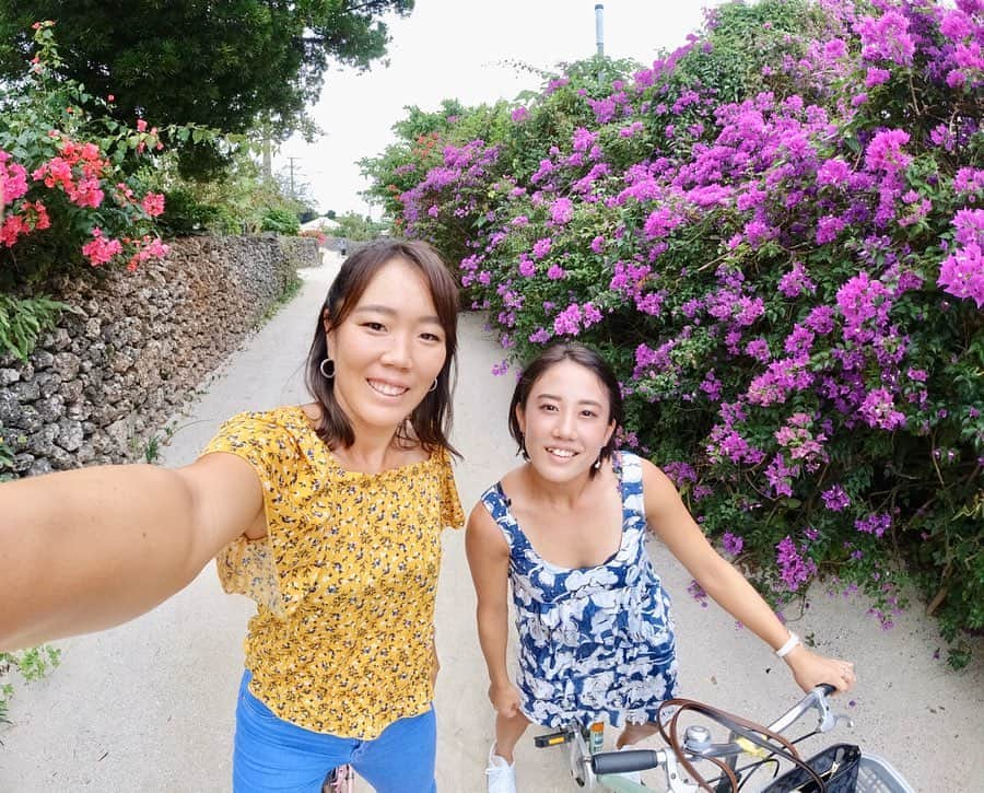 加藤未唯さんのインスタグラム写真 - (加藤未唯Instagram)「竹富島🌺 3時間の自転車の旅🚲 星の砂は見つけられませんでした•*¨*•.¸¸☆*･ﾟ 海もお花も綺麗でした🌸✨ 去年もブランコやったよね〜 #竹富島 #沖縄  #完全に小人 #巨人と小人の旅」12月5日 17時10分 - miyukato1121