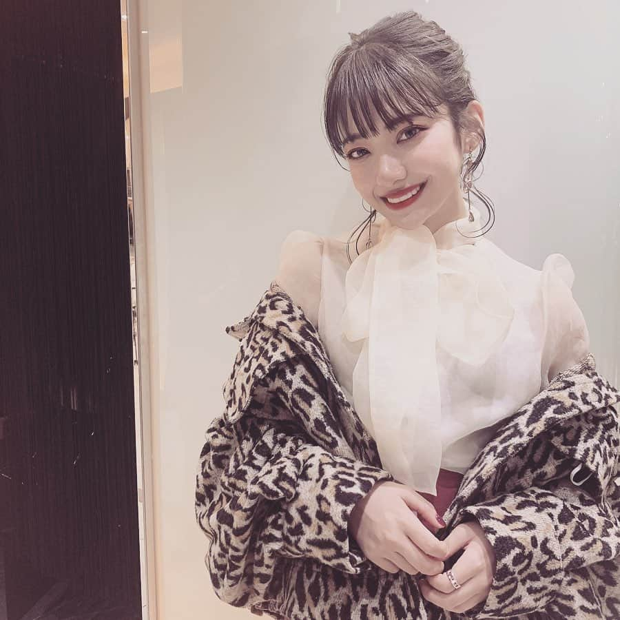 谷岡美沙紀さんのインスタグラム写真 - (谷岡美沙紀Instagram)「前回載せたGUCCIオープニングパーティーの時の﻿ 髪型❤︎﻿ 髪型かわいいんだけど岡ちぇるにアレンジ頼むと﻿ 高確率でこれになる気がするwww﻿ ﻿ ﻿ ﻿ ﻿ ﻿ ﻿ ﻿ ﻿ ﻿ ﻿ ﻿ ﻿ ﻿ ﻿ ﻿ ﻿ ﻿ ﻿ ﻿ ﻿ ﻿ #gucci #guccibag #guccithailand #guccishoes #グッチ #グッチパロディー #グッチ好き #渋谷 #渋谷パルコ #渋谷parco #渋谷カフェ #ハイブランド #ハイブランドコーデ #ootd #ootdfashion #写真好きな人と繋がりたい #写真撮ってる人と繋がりたい #写真部 #コーデ #コーデ記録 #コーデ #コーデ記録 #ビジョビ#レオパード#ヘアアレンジ #アレンジ #簡単アレンジ #簡単ヘアアレンジ #セルフアレンジ #アレンジ動画」12月5日 17時15分 - misakitanioka_official