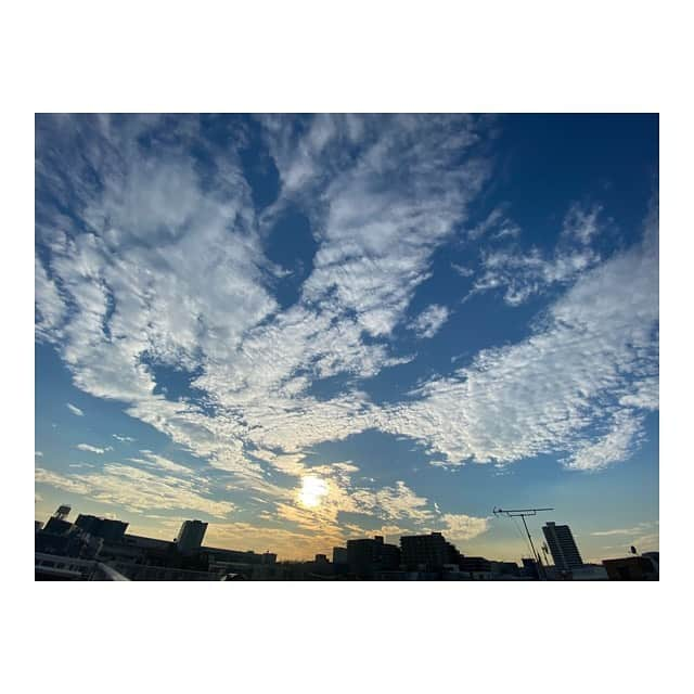 中山こころさんのインスタグラム写真 - (中山こころInstagram)「🌇🌇🌇 * #sunset  #屋上から」12月5日 17時29分 - coocoorooo