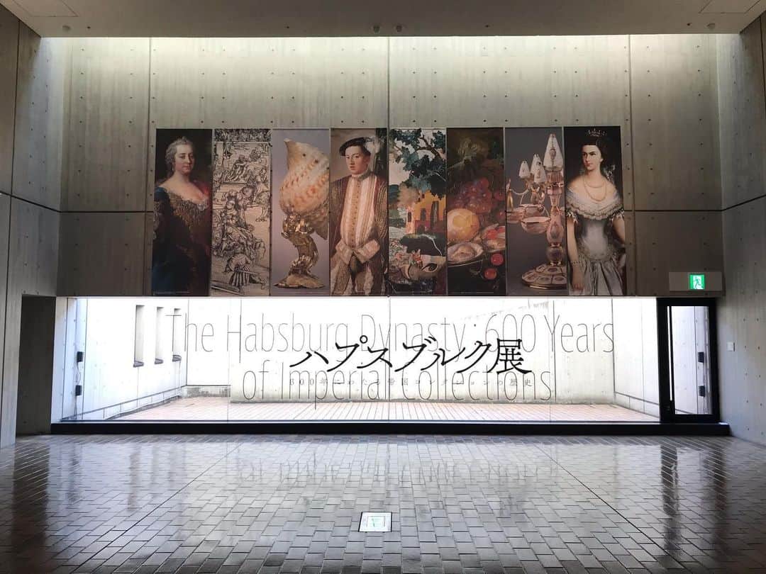 畑中葉子さんのインスタグラム写真 - (畑中葉子Instagram)「ハプスブルク展 600年にわたる帝国コレクションの歴史 国立西洋美術館 ・ ・ コートールド美術館展のついでだけど観たかったので鑑賞。 歴史音痴には全く分かりませんでしたが、ルビー（たぶん）が埋め込まれたスプーンとフォークが美しすぎてときめいた。 それと、女性の着ているドレスが素敵で、次に衣裳を作るときにはいろいろ取り入れようって思った。 ・ ・ #ハプスブルク展 #国立西洋美術館」12月5日 17時23分 - hatanaka_yoko