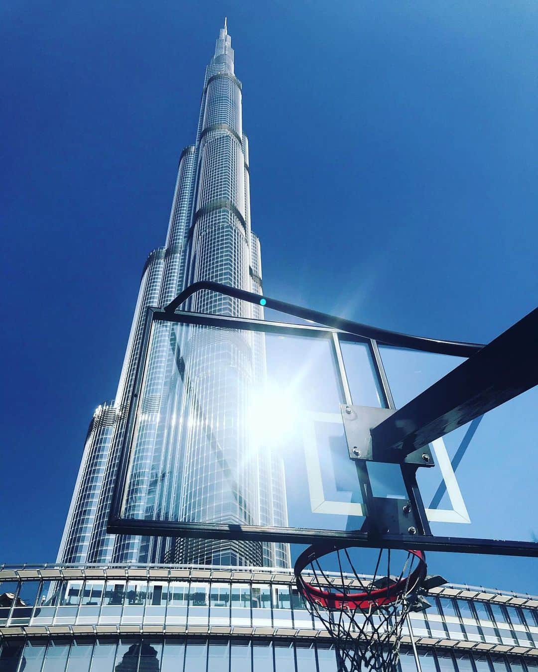 レイ・アレンのインスタグラム：「Hoop Khalifa!」